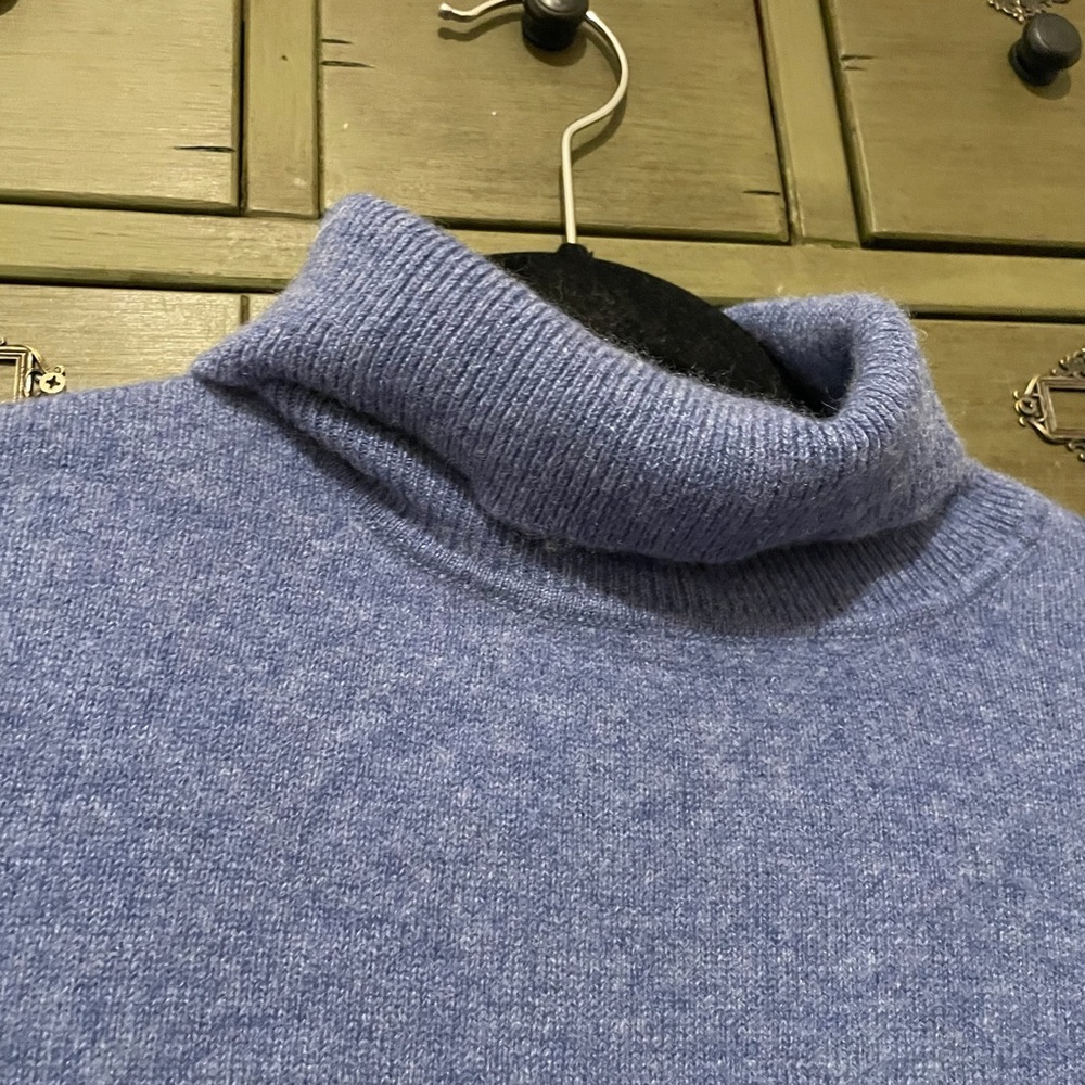 Vintage Blue Charter Club Cashmere Sweater - Picture 4 of 4